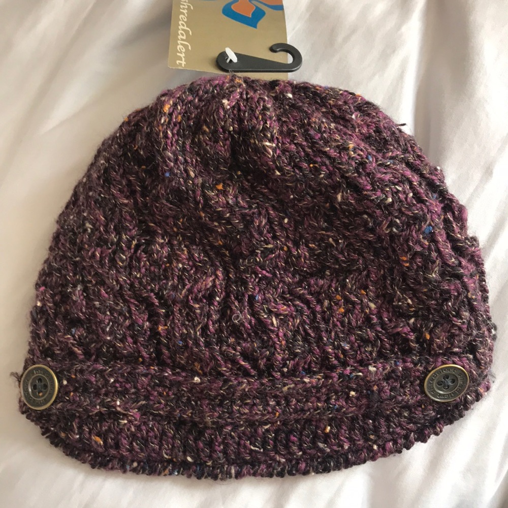 Shred alert beanie nwt